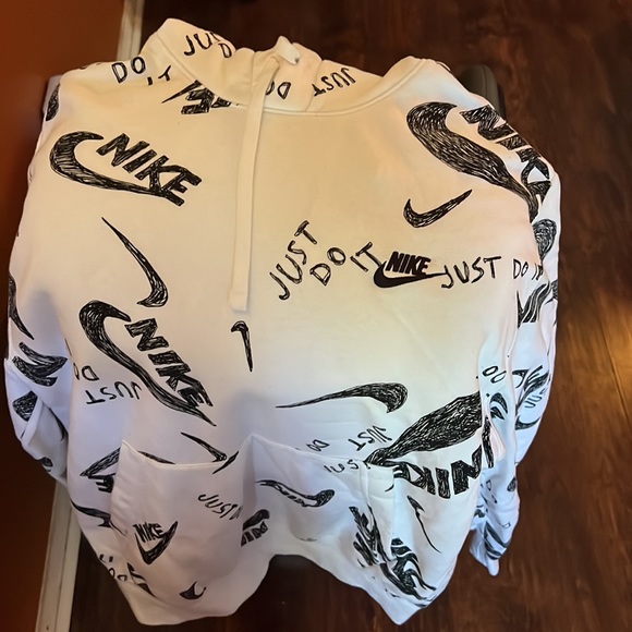 Nike whit and black jacket - Picture 2 of 2